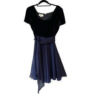 Elizabeth Wayman New York Velvet Silk Short Sleeve Dress Navy Blue Size 6